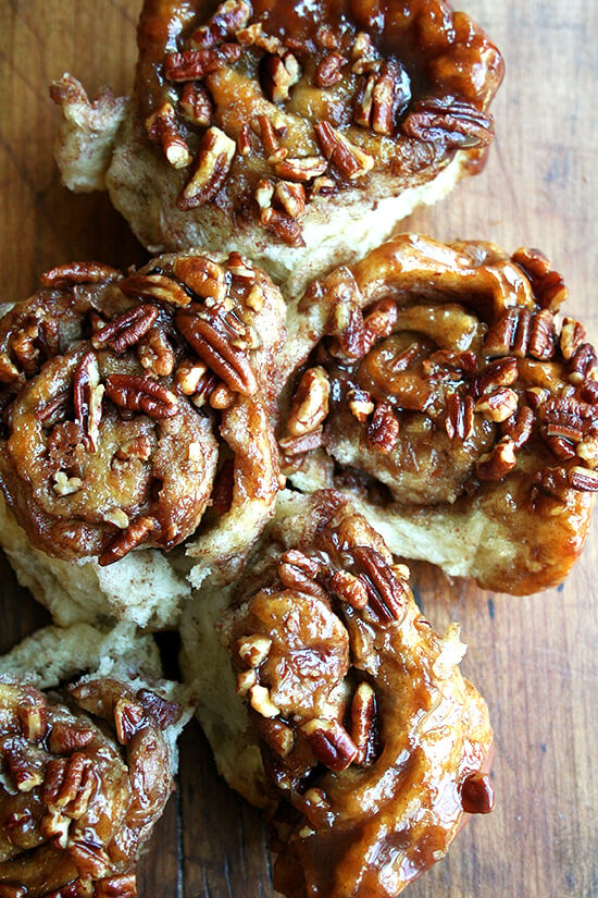 From the Artisan Bread in Five Minutes a Day cookbook, these sticky pecan caramel rolls, covered in rich caramel and pecans, are a definite crowd pleaser. Looking for a Labor Day Weekend morning treat? These are for you. A delectable recipe! // alexandracooks.com cinnamon rolls