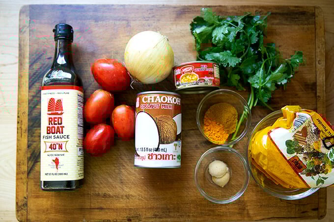 Ingredients for one-bowl Thai chicken curry.