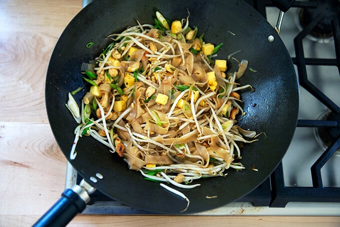 Rad na Thai in a wok.