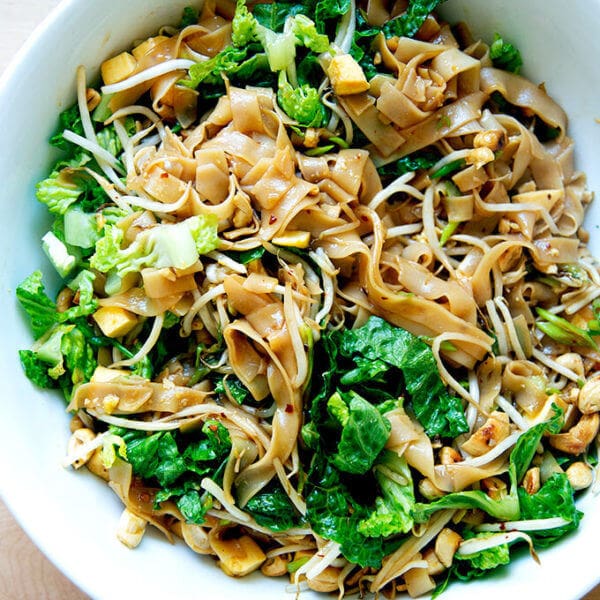 A bowl of rad na Thai noodles.