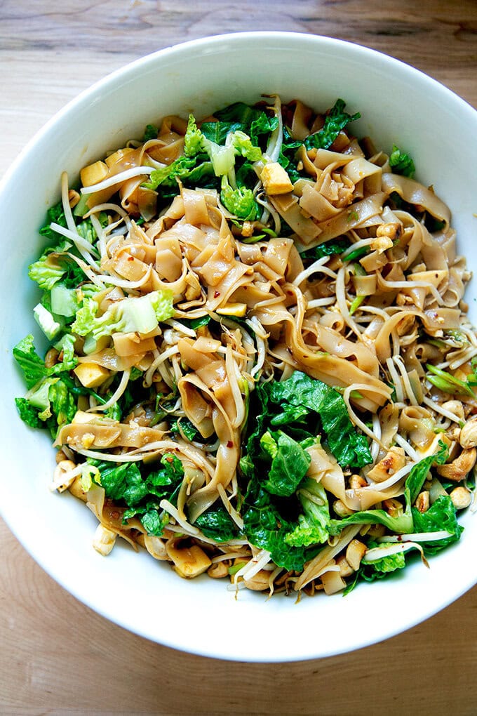 A bowl of rad na Thai noodles.