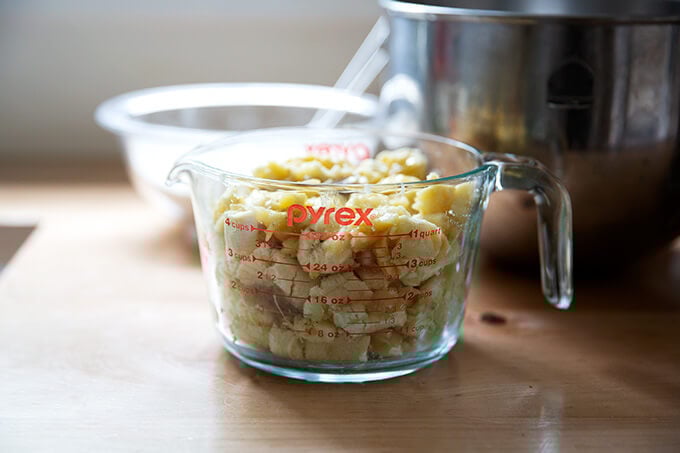 A quart of mashed bananas.