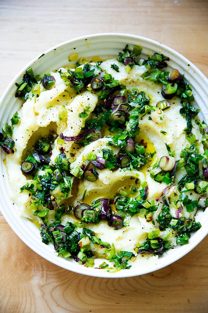 A bowl of herby buttermilk mashed potatoes.
