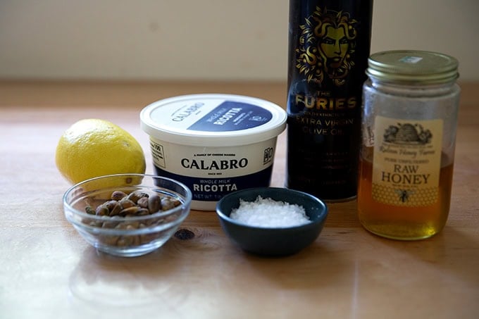 Ingredients to make whipped ricotta.