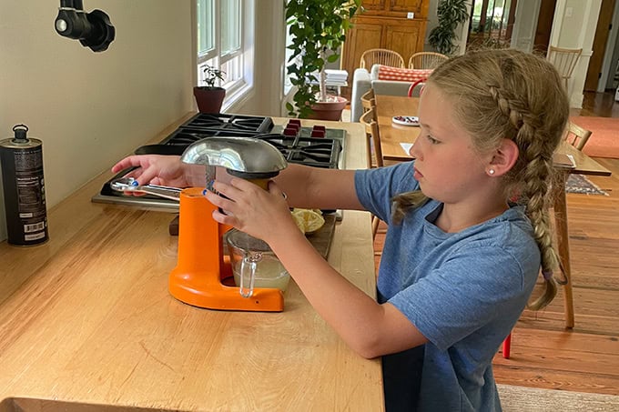 Tig, juicing lemons.